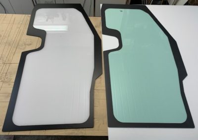 Reproduction de vitre en Polycarbonate (Lexan) au besoin.